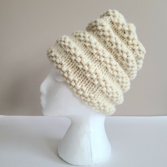 100% wool beige handmade knitted hat. - Picture 4 of 7